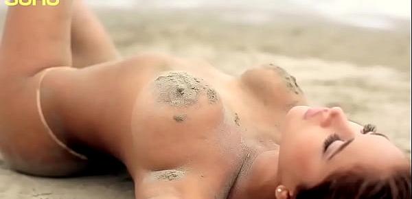  Melissa Paredes (tetas de infarto) desnuda en SoHo Peru